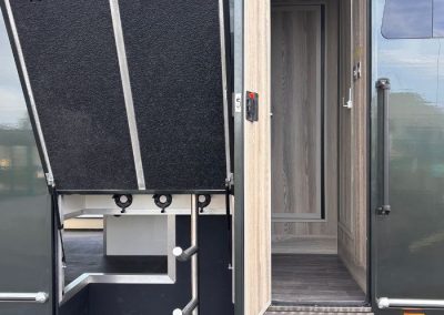 Chaigley Voyager 7.5 tonne Horsebox - side entrance