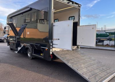 Voyager 7.5 tonne horsebox - ramp open