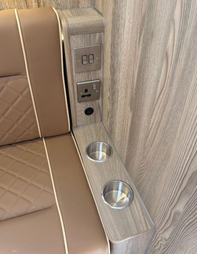 Weekender CXR Armrest with USB and plug socket