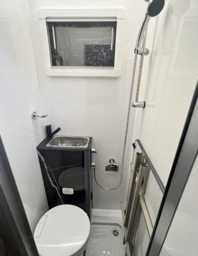 Weekender CXR Shower and toilet